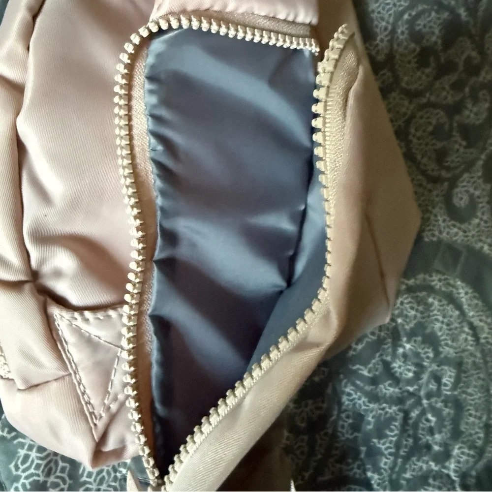 Gaiam Pink Festival Sling Bag NWT Multi Pocket Nylon Sling Bag - Pink - Picture 6 of 6